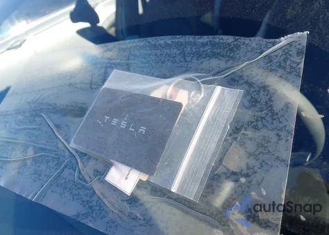 2026 Tesla Model Y Premium Rear-Wheel Drive/Standard Rear-Wheel Drive z USA, uszkodzony, nr VIN 7SAYGDED1TF397423